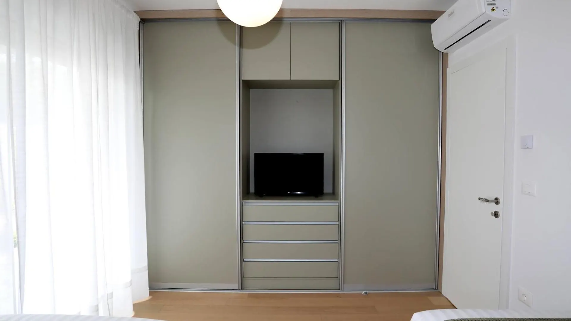 Apartmán New Luxury Air-Conditioned Apartment, With Jacuzzi, Free Parking And Gardens Pula