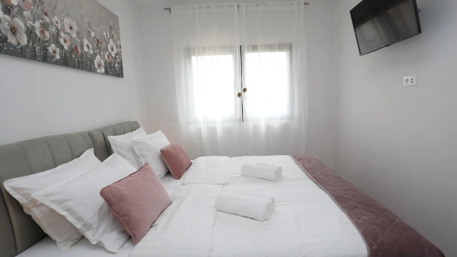 Apartmán New Luxury Air-Conditioned Apartment, With Jacuzzi, Free Parking And Gardens Pula Chorvatsko