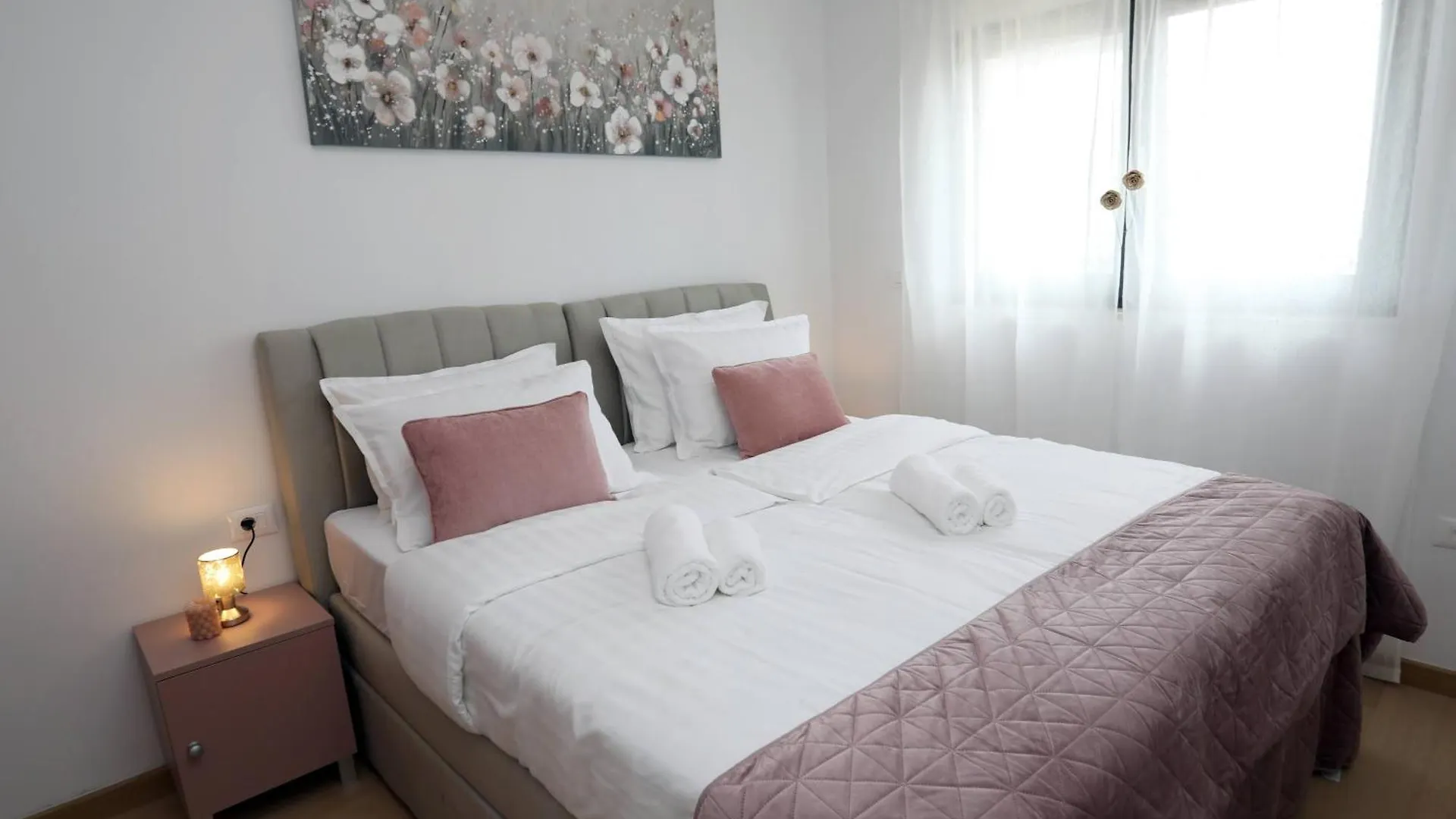 Apartmán New Luxury Air-Conditioned Apartment, With Jacuzzi, Free Parking And Gardens Pula