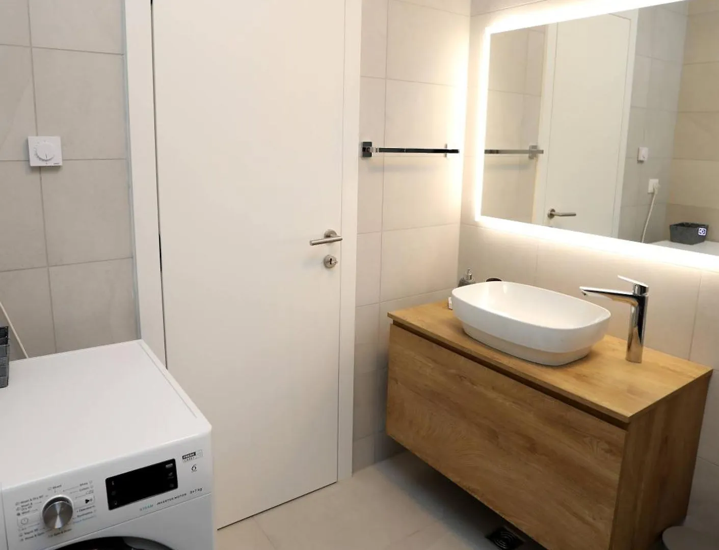 Apartmán New Luxury Air-Conditioned Apartment, With Jacuzzi, Free Parking And Gardens Pula