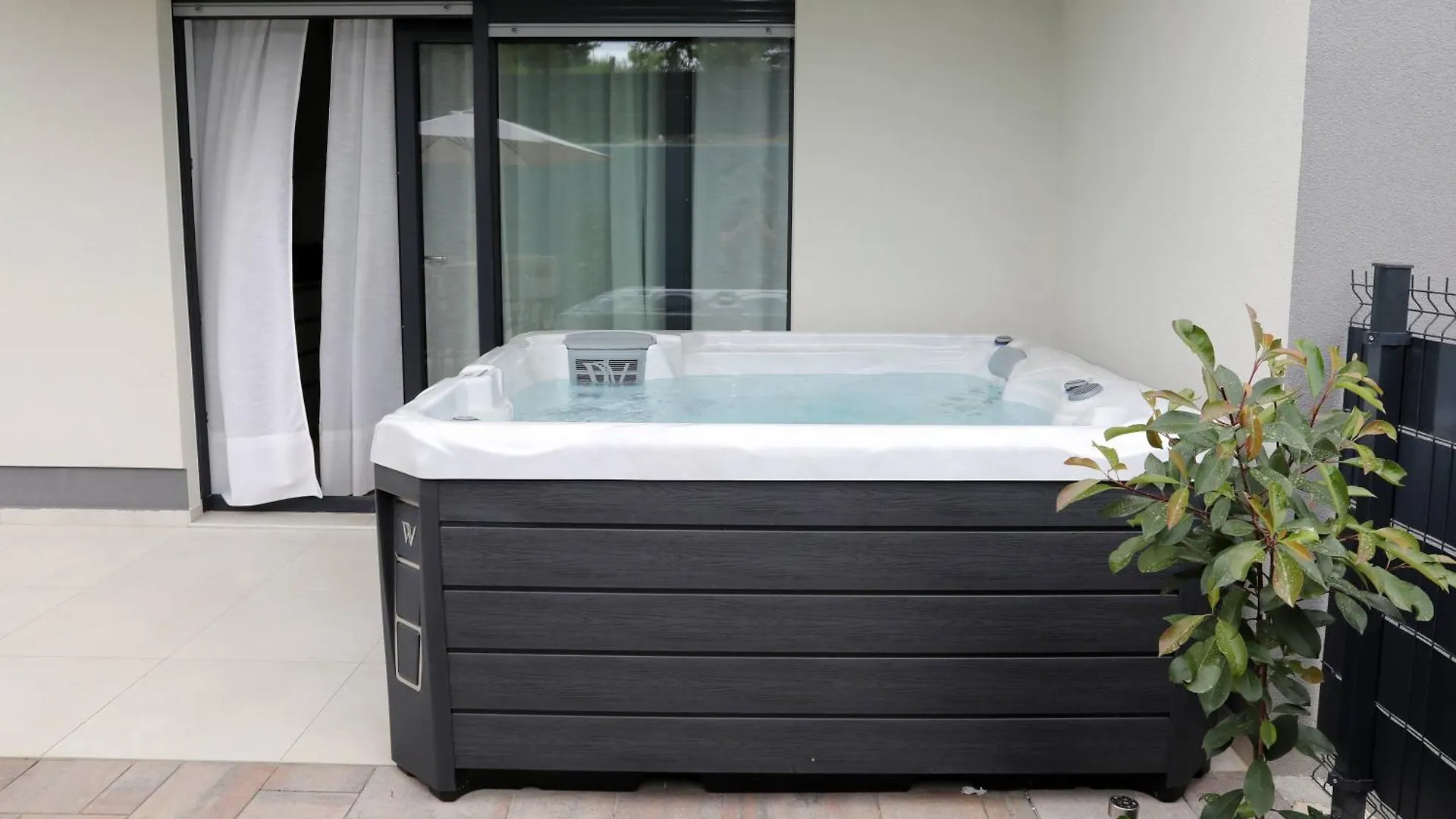 New Luxury Air-Conditioned Apartment, With Jacuzzi, Free Parking And Gardens Pula Chorvatsko