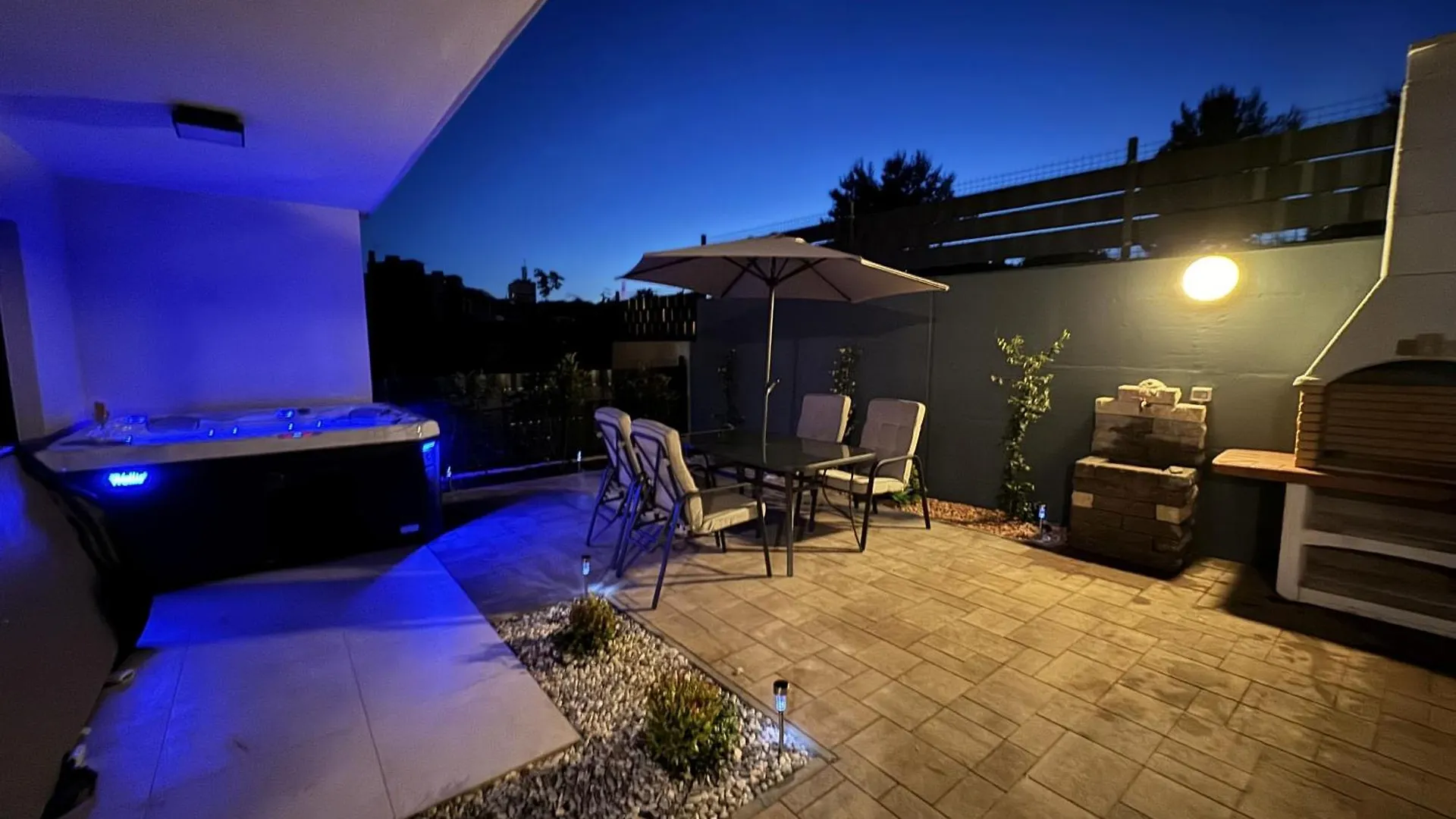 New Luxury Air-Conditioned Apartment, With Jacuzzi, Free Parking And Gardens Pula 0*,  Croatia