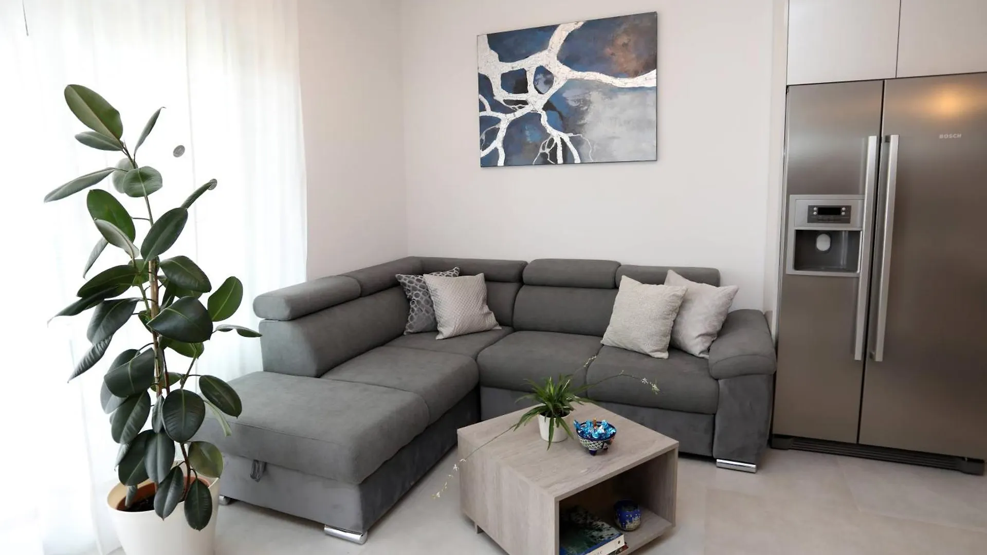 New Luxury Air-Conditioned Apartment, With Jacuzzi, Free Parking And Gardens Pula Apartment